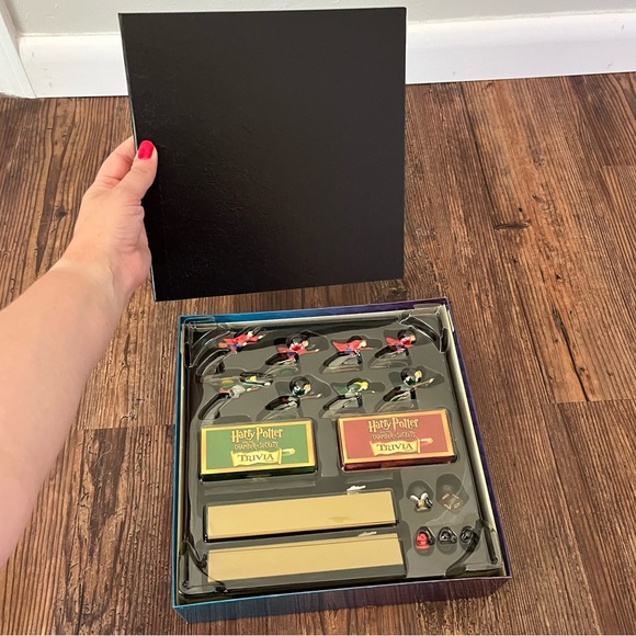 Harry Potter Chamber of Secrets Trivia Game - Picture 3 of 7